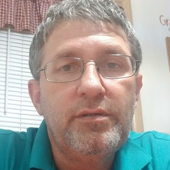 Profile Picture of Myron d Yoder (@gadgeteer01) on Poshmark