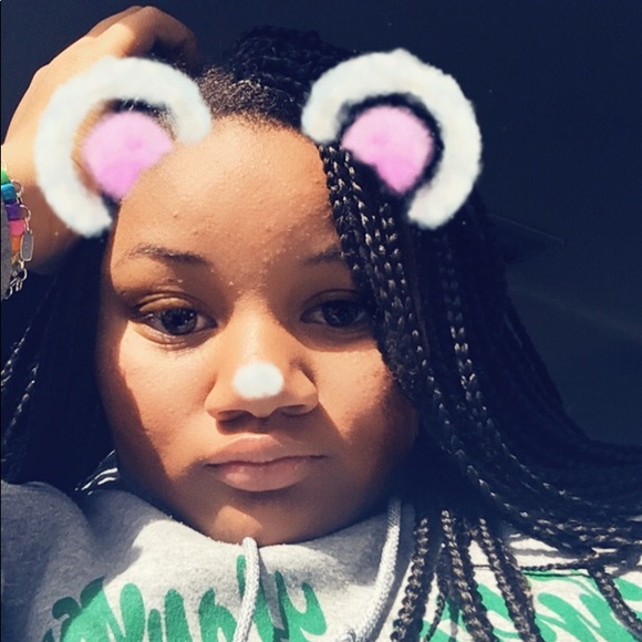 Kyleigh Irving - Poshmark Profile Picture of Kyleigh Irving (@yofav_kyleigh) on Poshmark