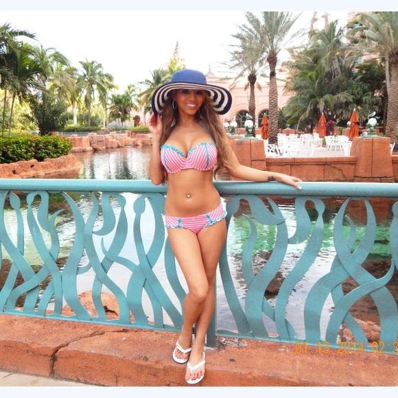 Profile Picture of Baylee Nguyen (@bayleelee) on Poshmark