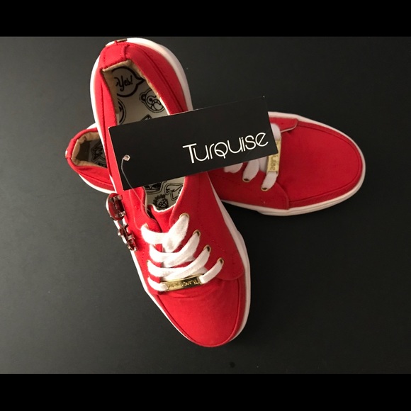 Profile Picture of Luis Agudelo (@luvega) on Poshmark