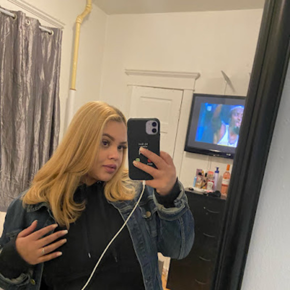 Profile Picture of Dashiel Jiminian (@dashieljiminian) on Poshmark