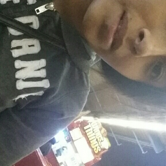 Profile Picture of Maria Carlos (@mariacarlos) on Poshmark