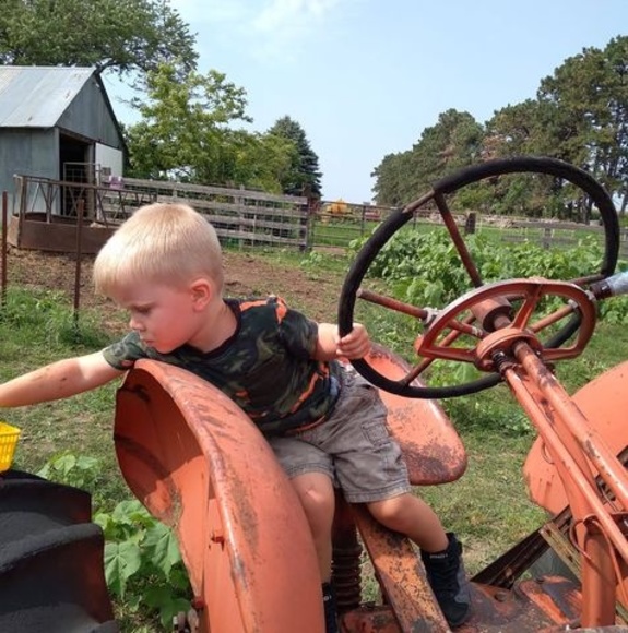 Profile Picture of Travis Hoschar (@travis_hoschar) on Poshmark