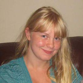 Profile Picture of Laura Burnside (@SunniSweetPea) on Twitter