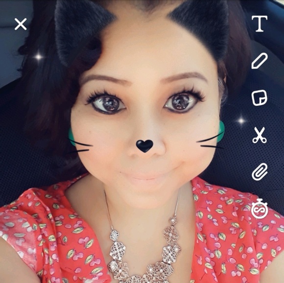 Profile Picture of Laty Khamsaly (@laty_khamsaly) on Poshmark