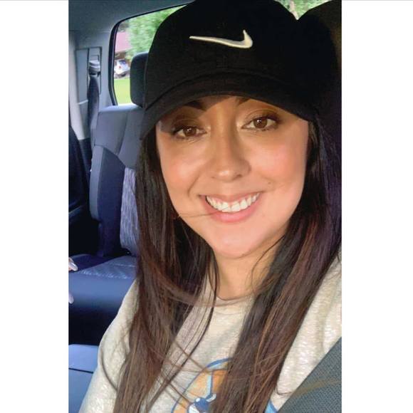 Profile Picture of Ivonne Roman (@ivy28) on Poshmark