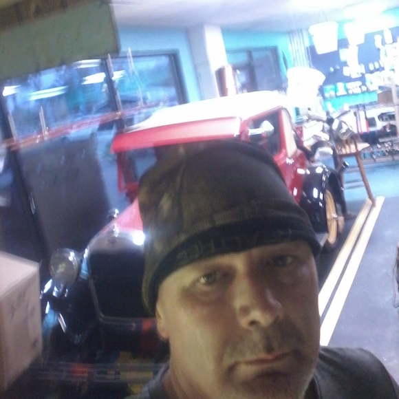 Profile Picture of Craig Combass (@craigcombass777) on Poshmark