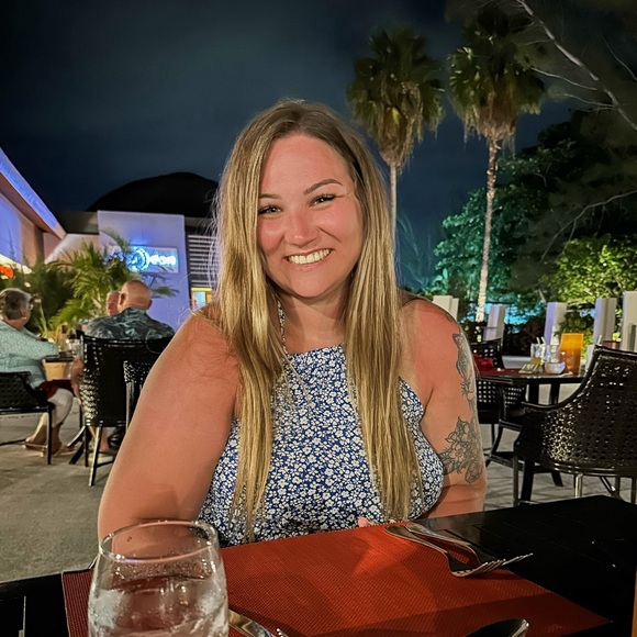 Profile Picture of Courtney Cudaback (@ccudaback) on Poshmark