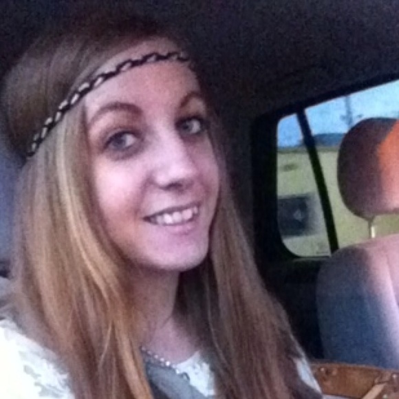 Profile Picture of Crystal Fender (@crystalfender) on Poshmark
