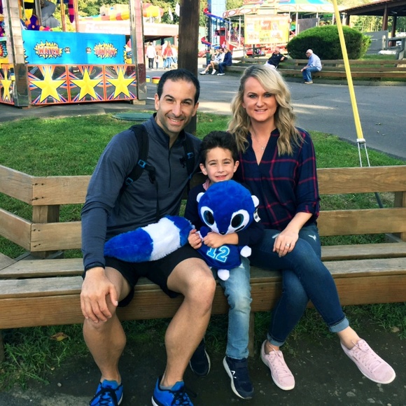 Profile Picture of Anett Gasparino (@anettg) on Poshmark