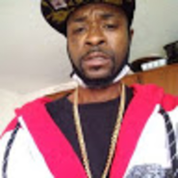 Profile Picture of Devion Kirkendall (@devion_k) on Poshmark