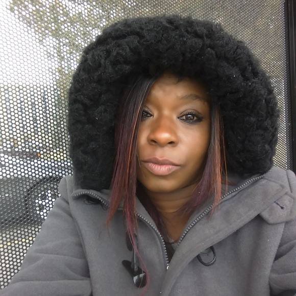 Profile Picture of Shawnika Cox (@hellocutie32) on Poshmark