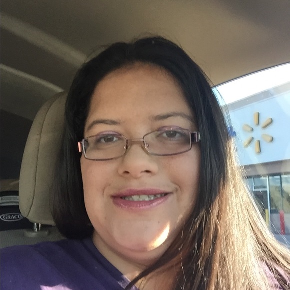 Profile Picture of Veronique Zarcone (@starbucks2013) on Poshmark