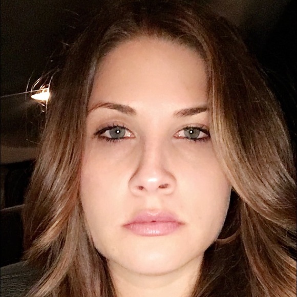 Antonia Cherolis - Poshmark Profile Picture of Antonia Cherolis (@acherolis) on Poshmark