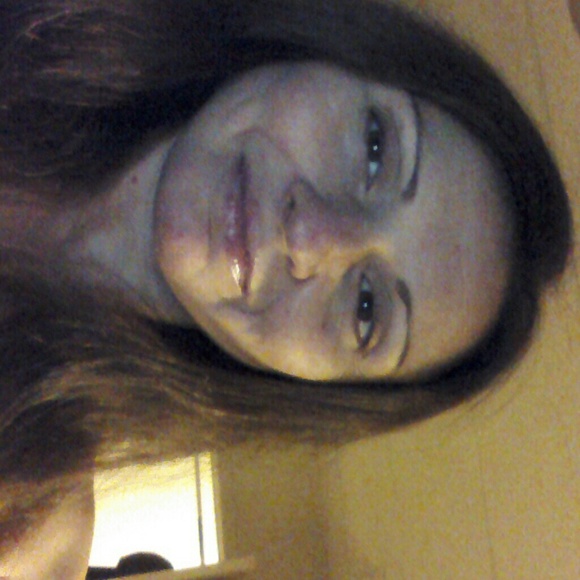 Profile Picture of April Bloomfield (@aprilina911) on Poshmark