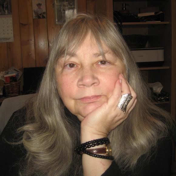 Profile Picture of Danielle Fournier-shay (@dani115703) on Poshmark