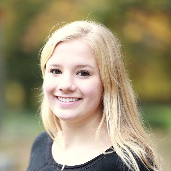 Profile Picture of Allie Bernene (@abernene) on Poshmark