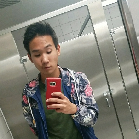 Profile Picture of Eun tak Jang (@euntak) on Poshmark