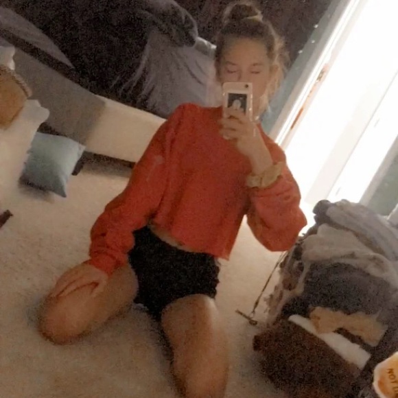 Profile Picture of Isabella Spickler (@ispickler) on Poshmark