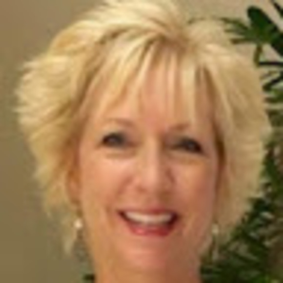 Profile Picture of Lisa Beaty (@lisabeaty909) on Poshmark