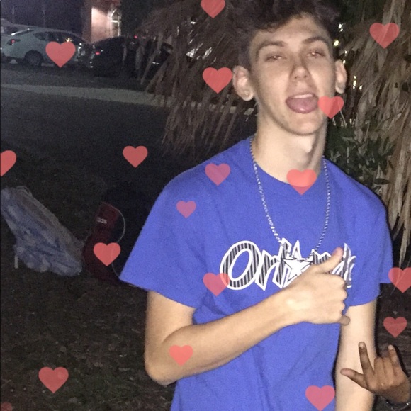 Profile Picture of Adam Hurst (@adamant00) on Poshmark