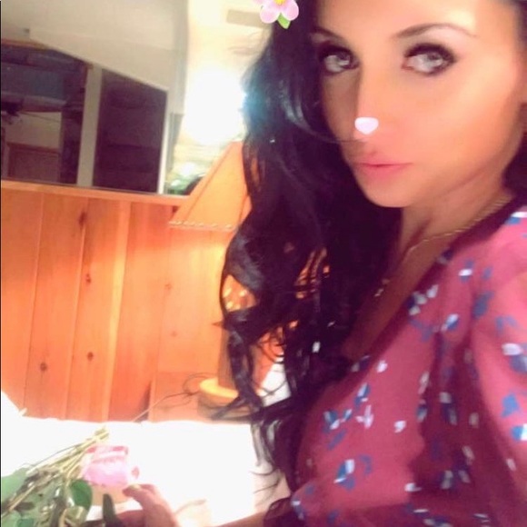 Profile Picture of Sylvia Graham (@sylvs10) on Poshmark