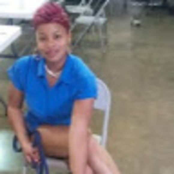 Profile Picture of Ketta Hull (@ketta1984) on Poshmark