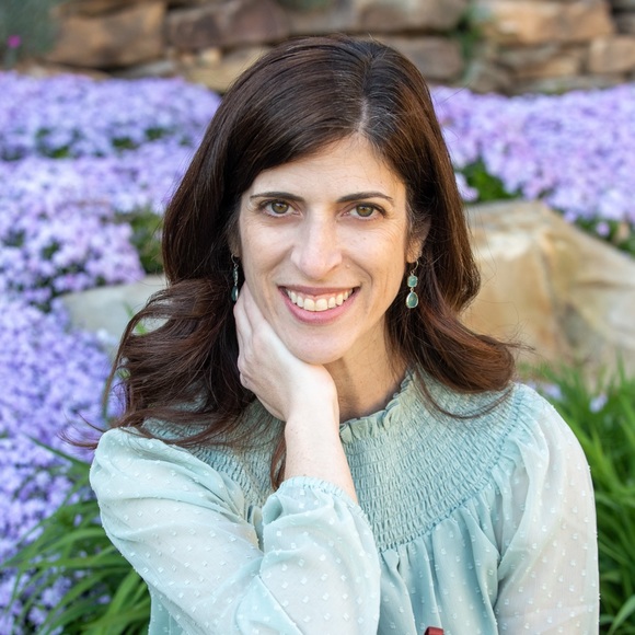 Profile Picture of Kate Spector (@creativek8) on Poshmark