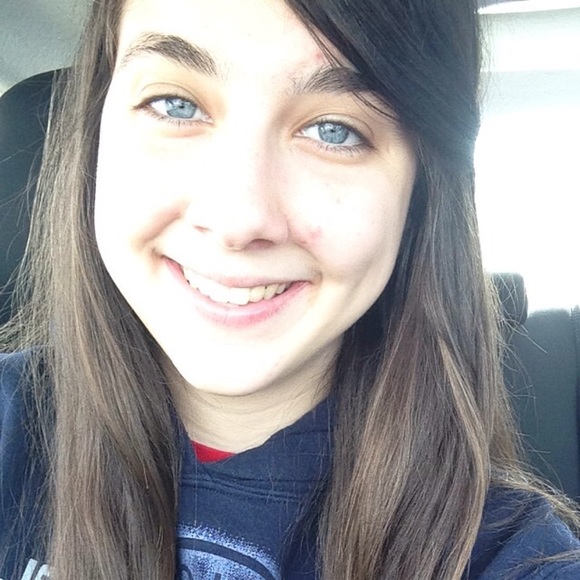 Profile Picture of Angelica Oubre (@oubrea23) on Poshmark