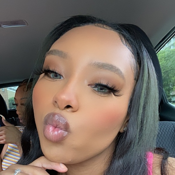 Profile Picture of Bree Rogers (@igotbarsco) on Poshmark