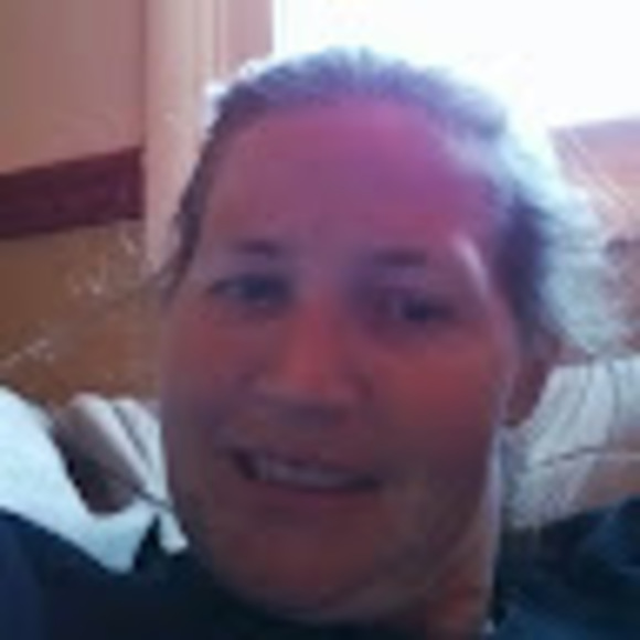 Profile Picture of Chrissy Melohn (@cmmelohn) on Poshmark