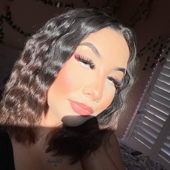 Profile Picture of Amelia Engelhard (@ameliaengelhard) on Poshmark