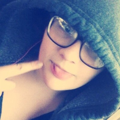 Profile Picture of Clara Roberts (@emo_flutters) on Twitter