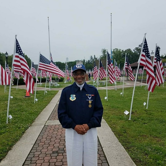 Profile Picture of David Sauls (@rundave) on Poshmark