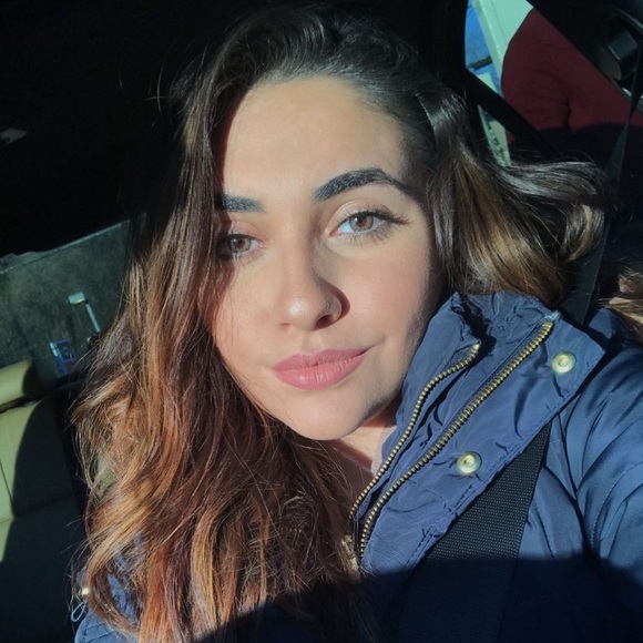 Profile Picture of Dana Panebianco (@dannaapann) on Poshmark