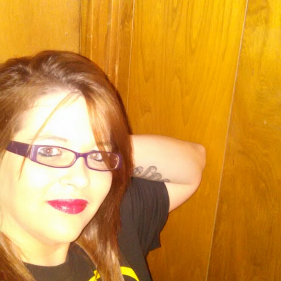 Profile Picture of Kyle Martin (@mrsmartin2014) on Poshmark