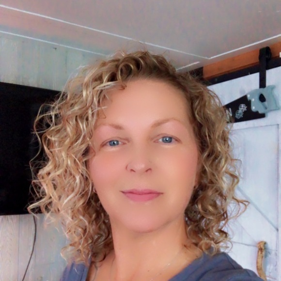 Profile Picture of Dannell Rice (@dannell) on Poshmark