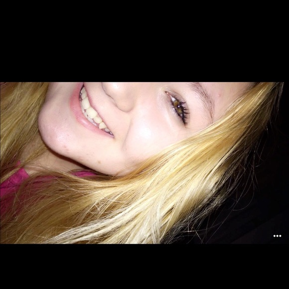 Profile Picture of Jessalyn Cragin (@mackenziecragin) on Poshmark
