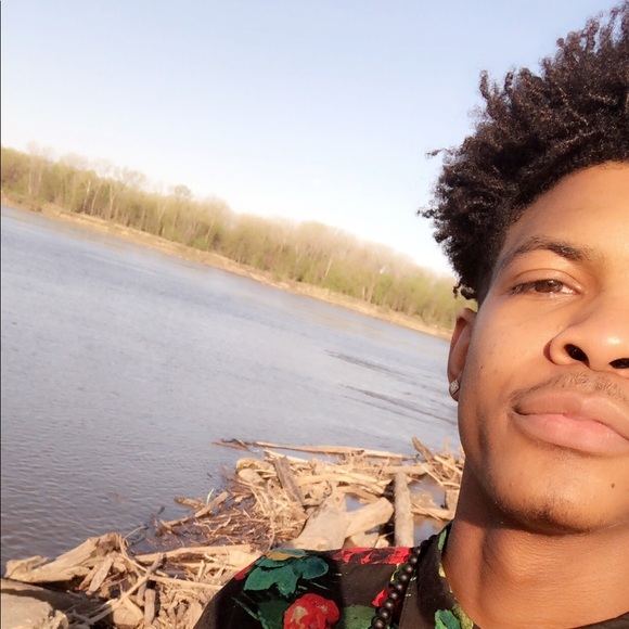 Profile Picture of Jaylen Shegog (@jshegog) on Poshmark