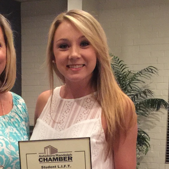 Profile Picture of Kelsey Sweatt (@kelseybsweatt) on Poshmark