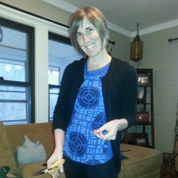 Profile Picture of Julie Holcomb (@juliesholcomb) on Poshmark