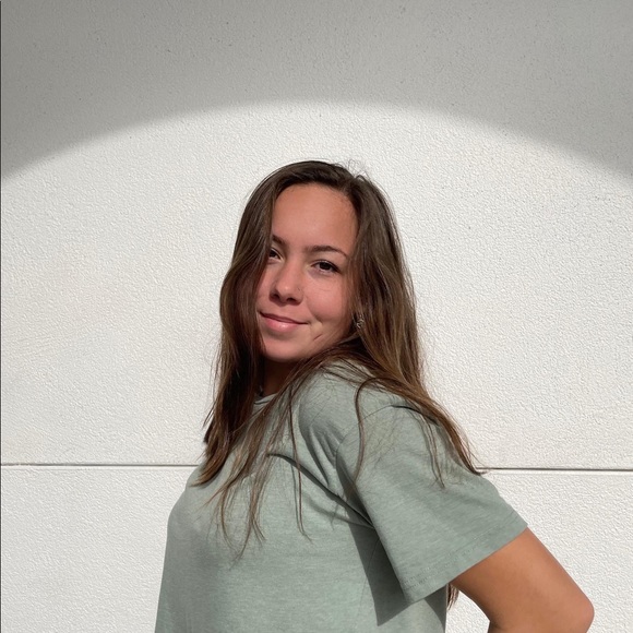 Profile Picture of Michaela Stillwagon (@michaelas512) on Poshmark