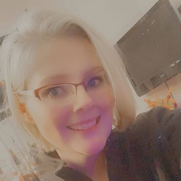 Profile Picture of Andrea Kreutter (@dreca2000) on Poshmark