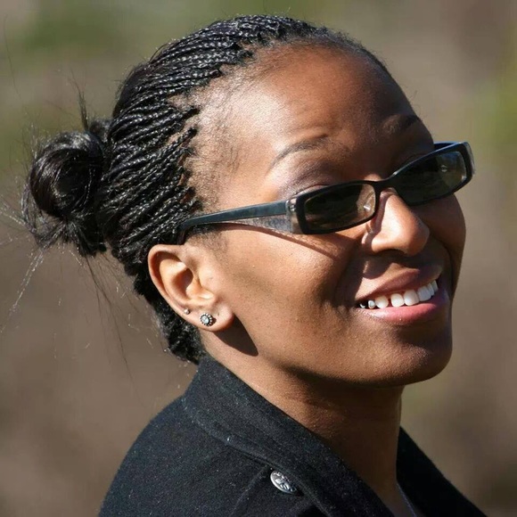 Profile Picture of Dedria Gaffney (@hookedd) on Poshmark