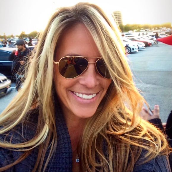 Profile Picture of Ashley Resnick (@spicyturtle) on Poshmark