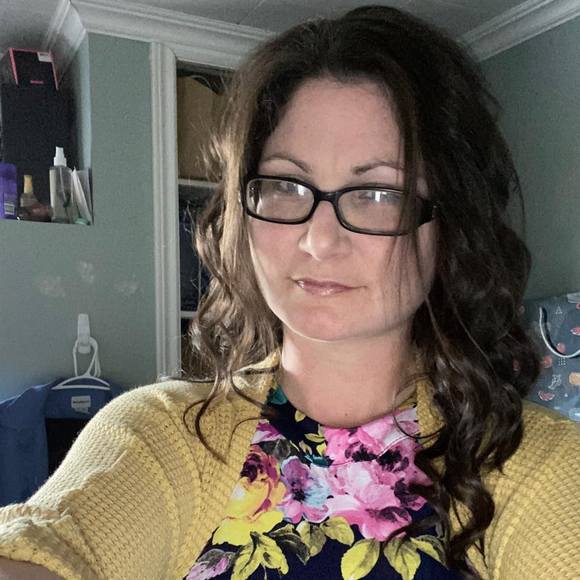 Profile Picture of Dayna Eddison (@daynaeddison) on Poshmark