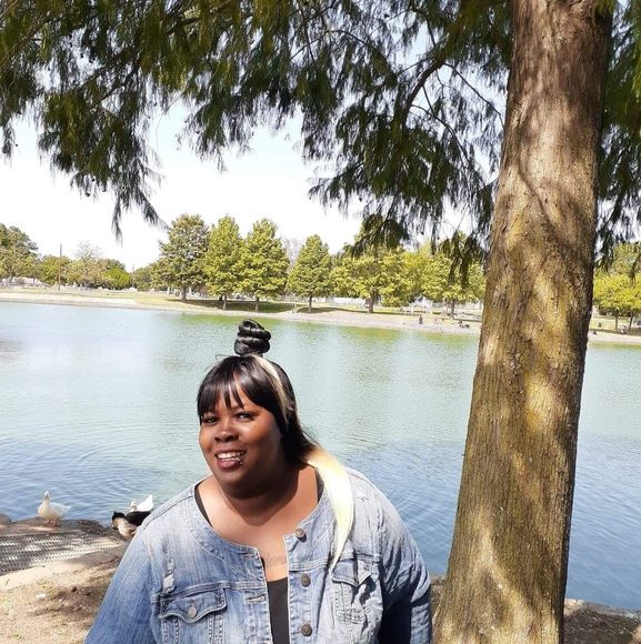 Profile Picture of Kim Chambers (@misskimmka52) on Poshmark