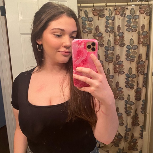 Profile Picture of Olivia Remsen (@livvier13) on Poshmark