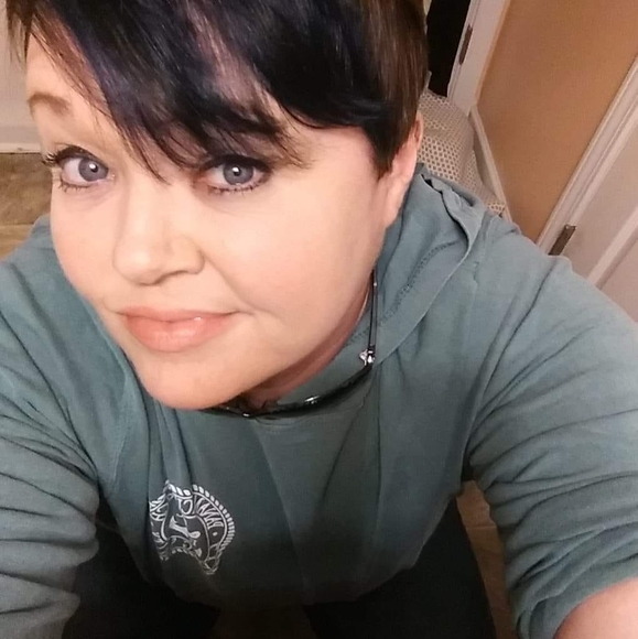 Lori Colson - Poshmark Profile Picture of Lori Colson (@looray) on Poshmark