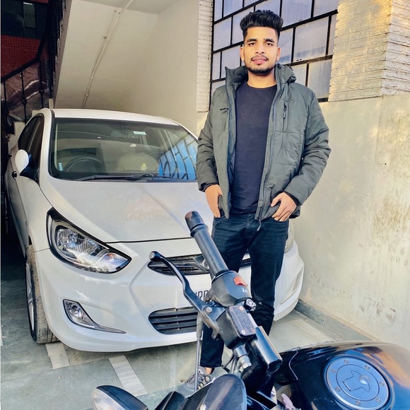 Profile Picture of Vishal Vishal (@pathakvishal671) on Poshmark